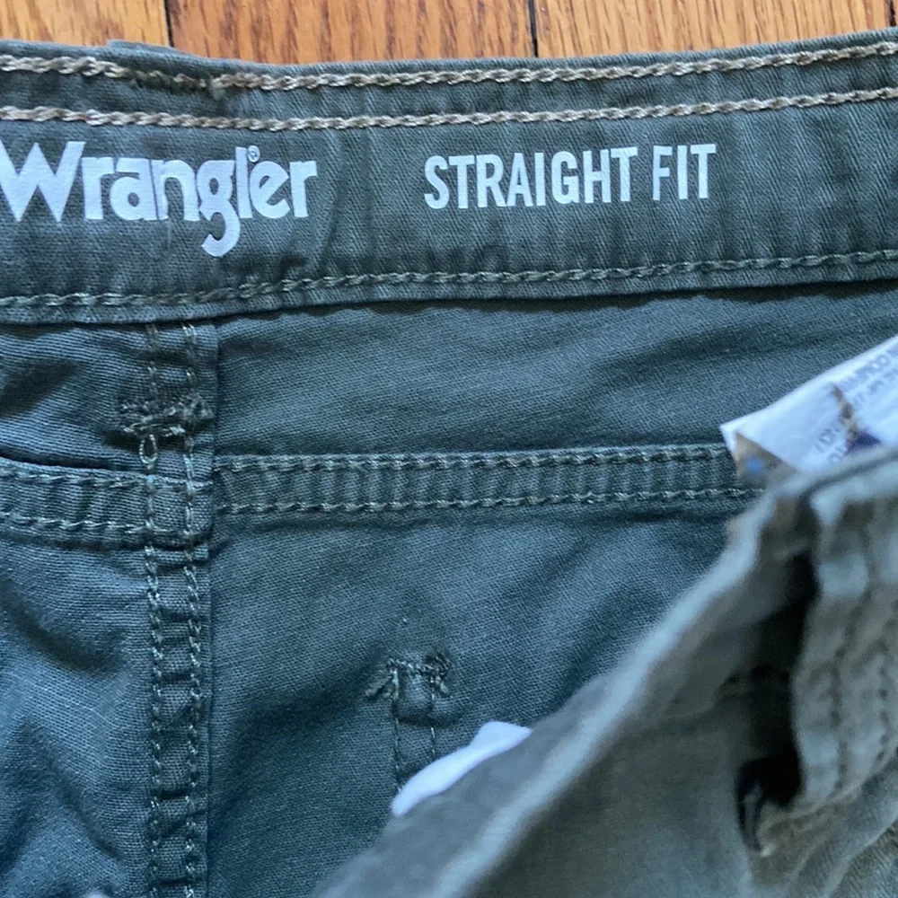 Wrangler Straight Fit Green Cargo Shorts